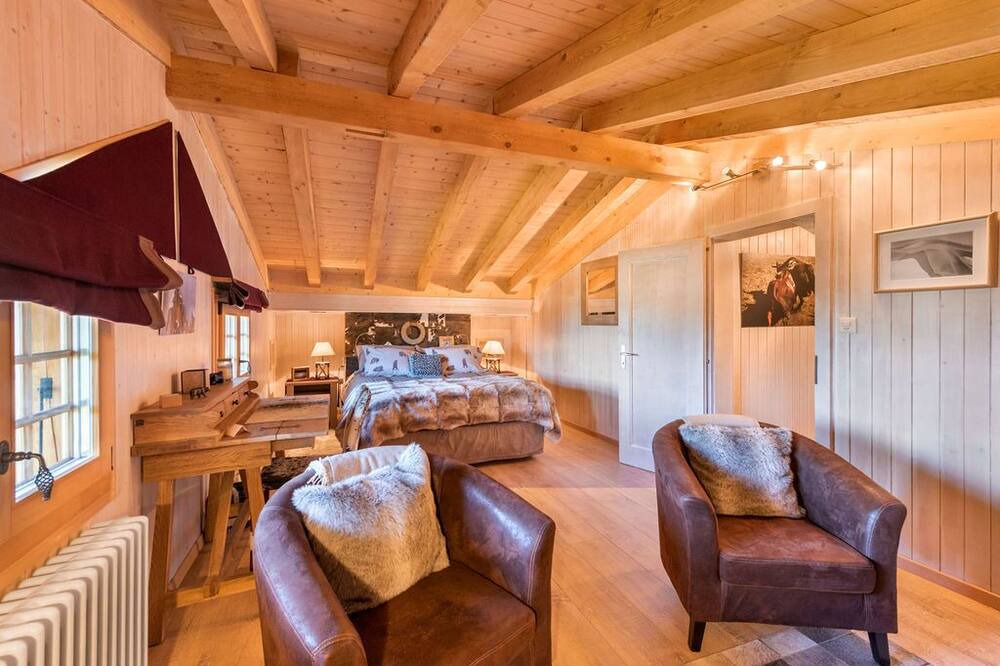 Photo of Bedroom in Arveyes