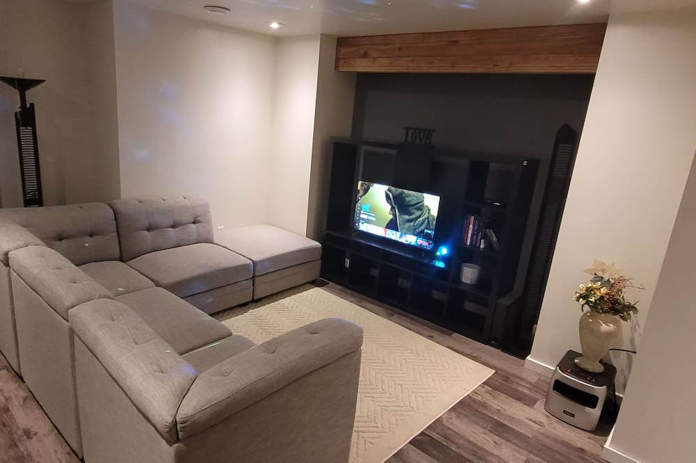 Photo of Livingroom in Stony Plain