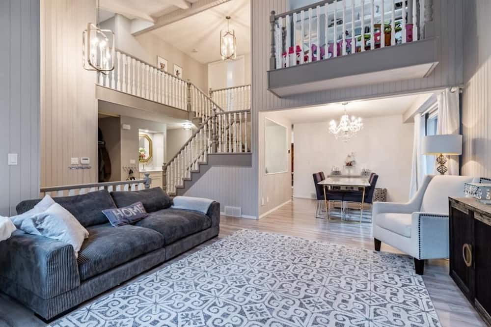 Photo of Livingroom in Southwest Calgary