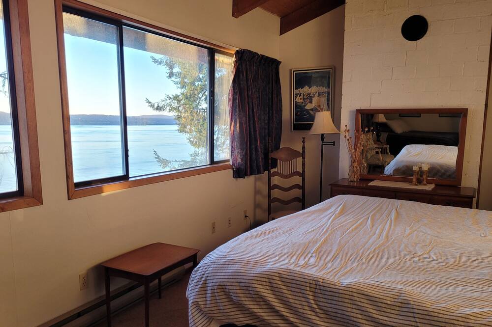 Photo of Bedroom in Quadra Island