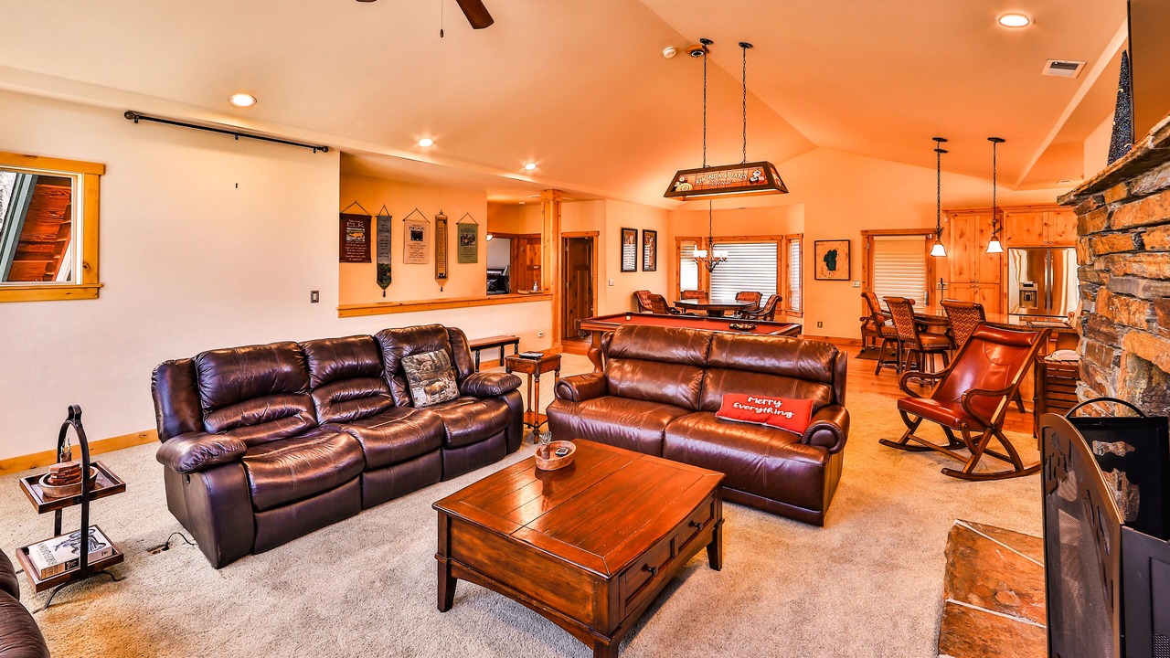 Photo of Livingroom in Christmas Valley