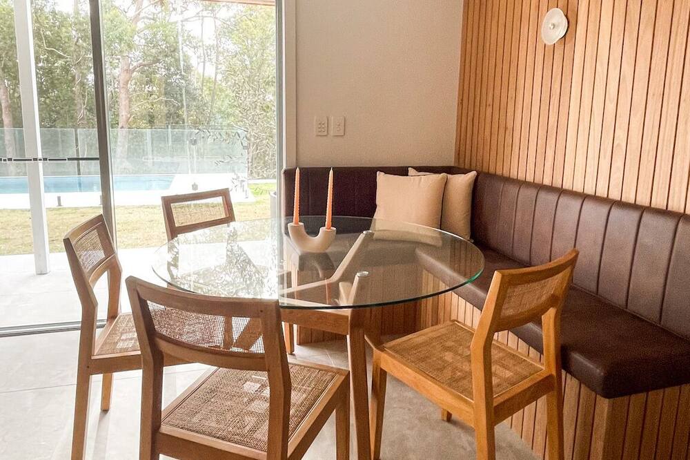 Photo of Livingroom in Currumbin Valley