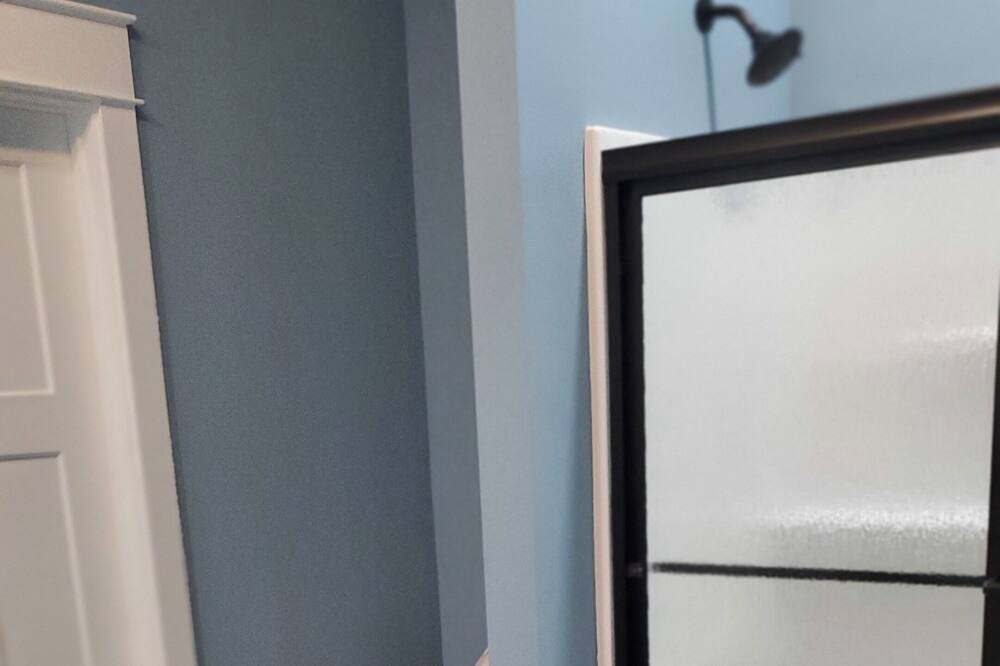 Photo of Bathroom in Lakeview