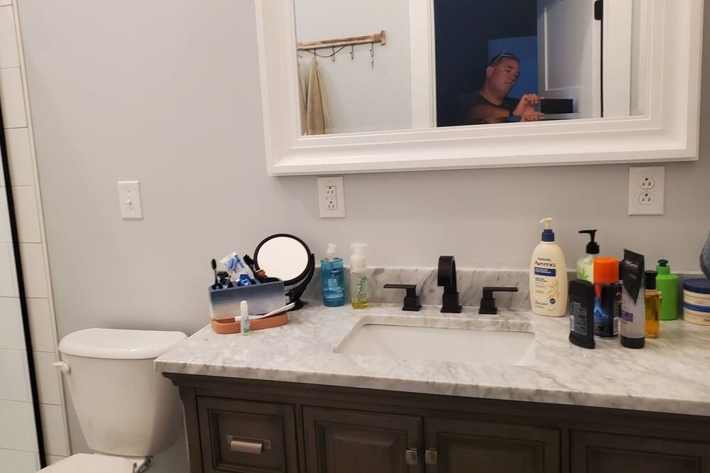 Photo of Bathroom in Lakeview