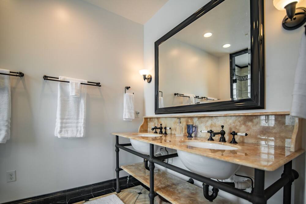Photo of Bathroom in Hendersonville