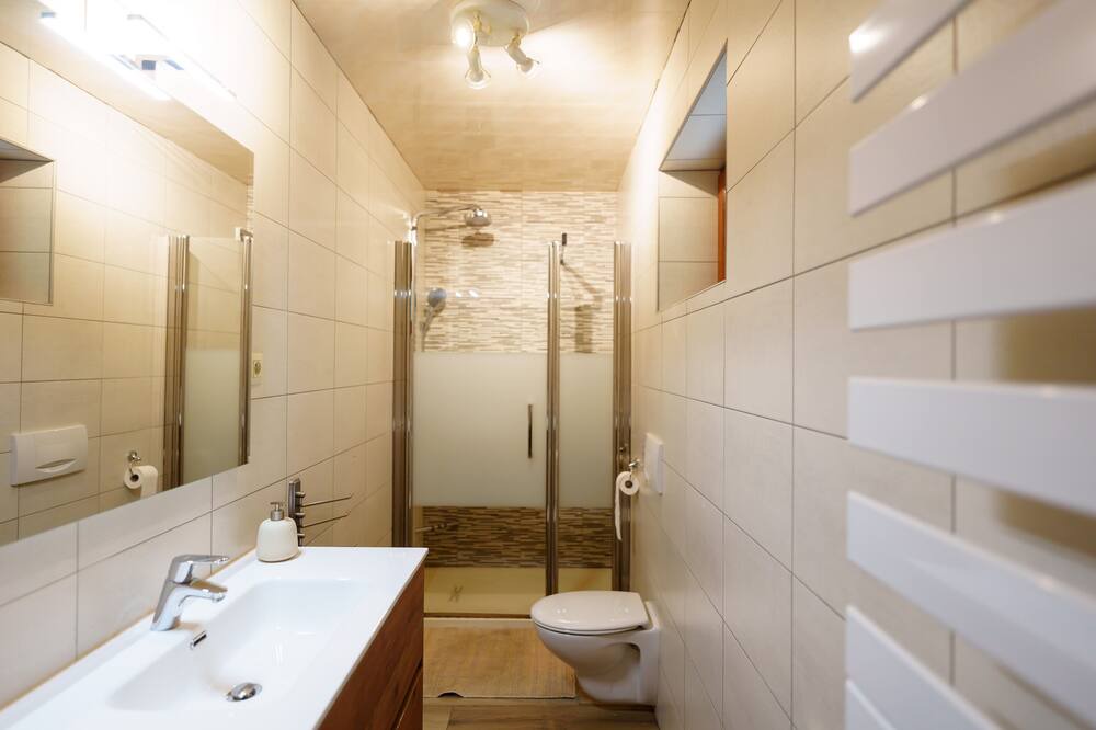 Photo of Bathroom in Heer