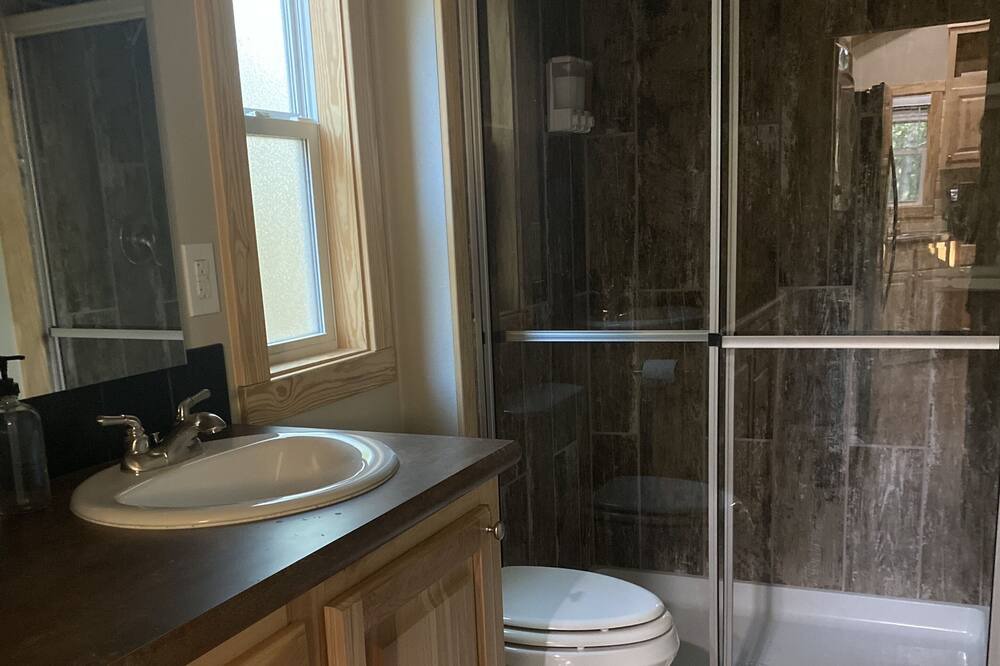 Photo of Bathroom in Pottsboro