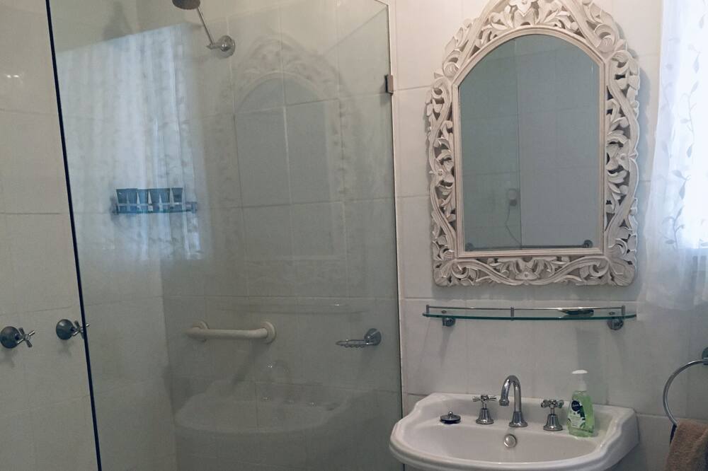 Photo of Bathroom in Glen Davis