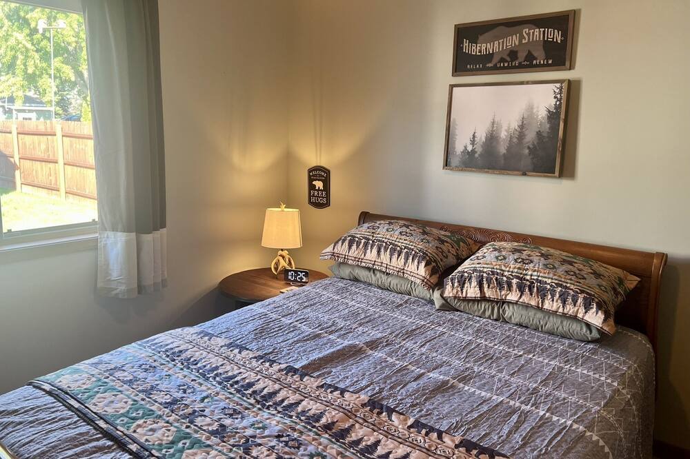 Photo of Bedroom in Houghton Lake Heights