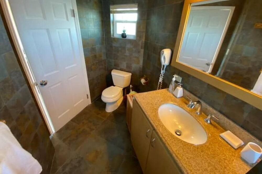 Photo of Bathroom in Island Harbour
