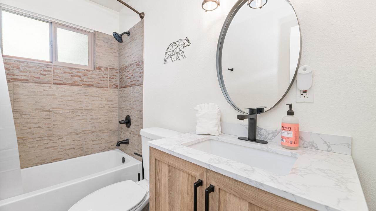 Photo of Bathroom in Peter Pan
