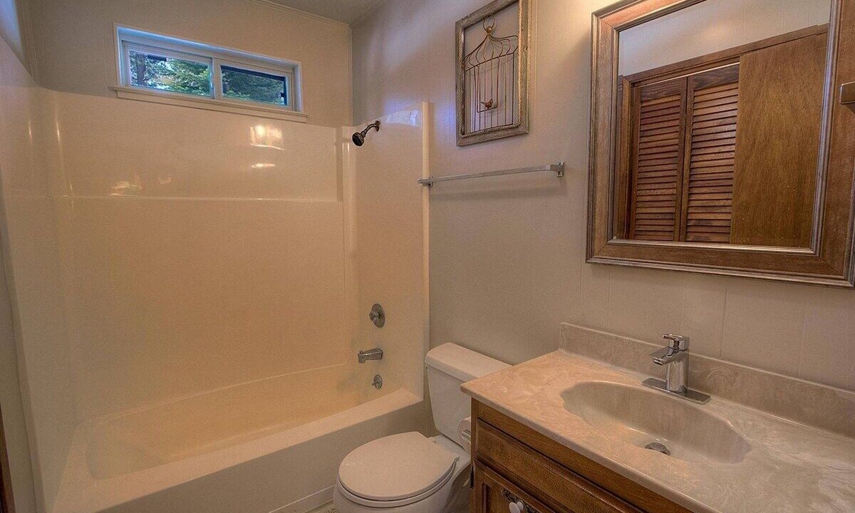Photo of Bathroom in Country Club Estates