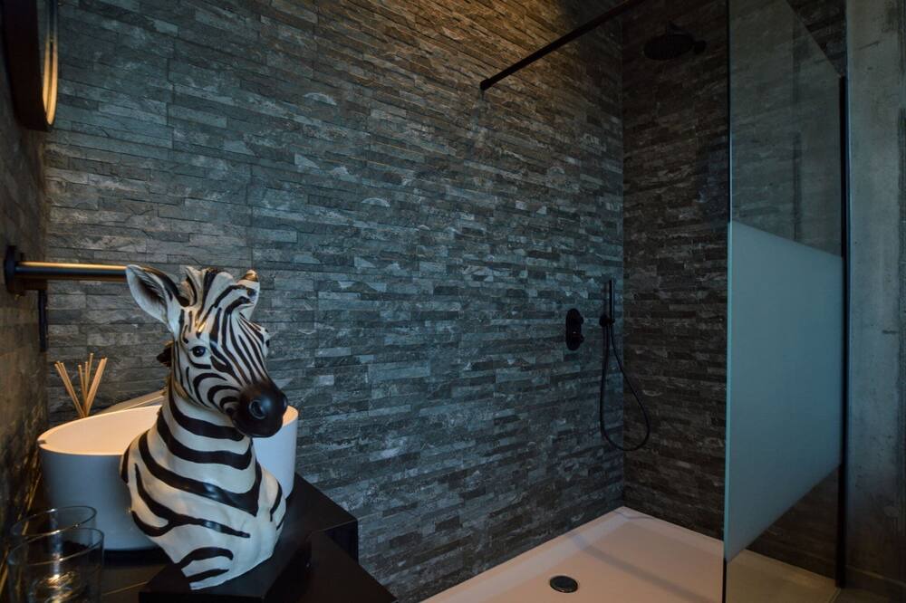 Photo of Bathroom in Warsage