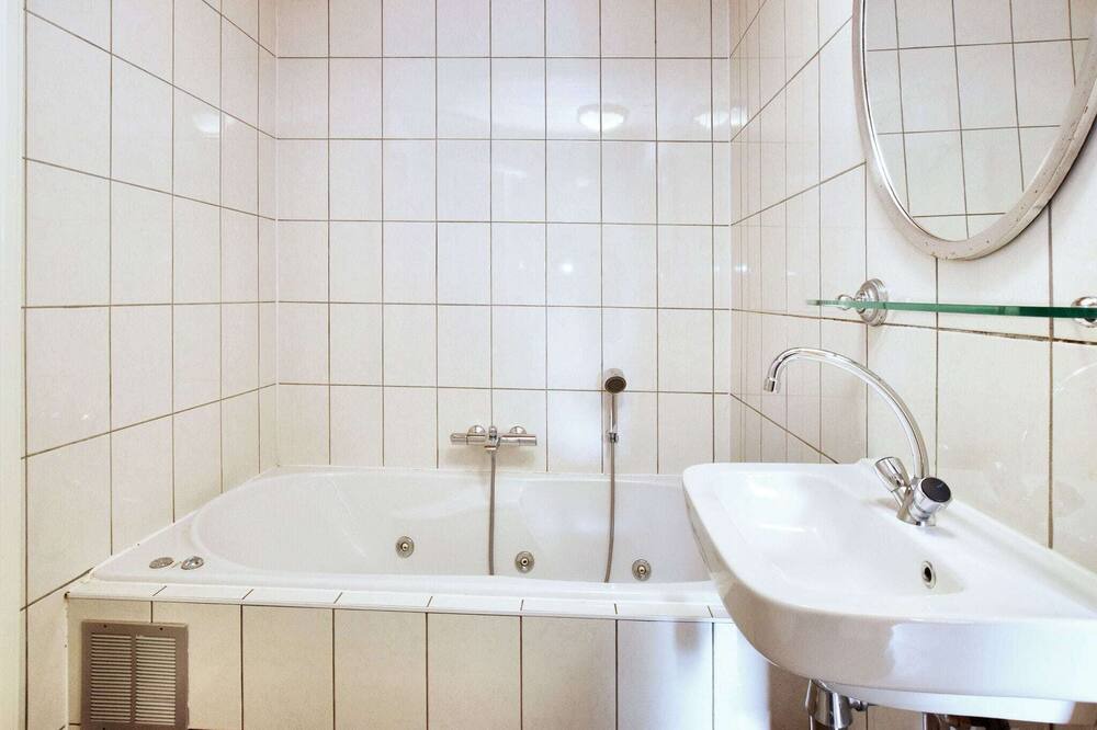 Photo of Bathroom in Commanster