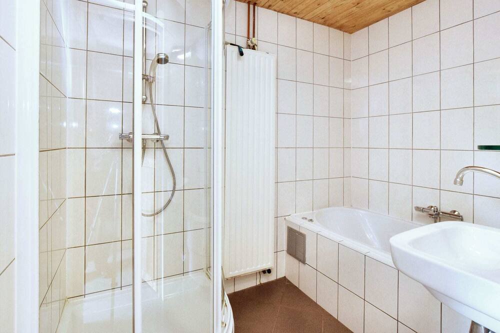 Photo of Bathroom in Commanster