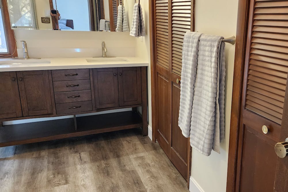 Photo of Bathroom in Murphysboro