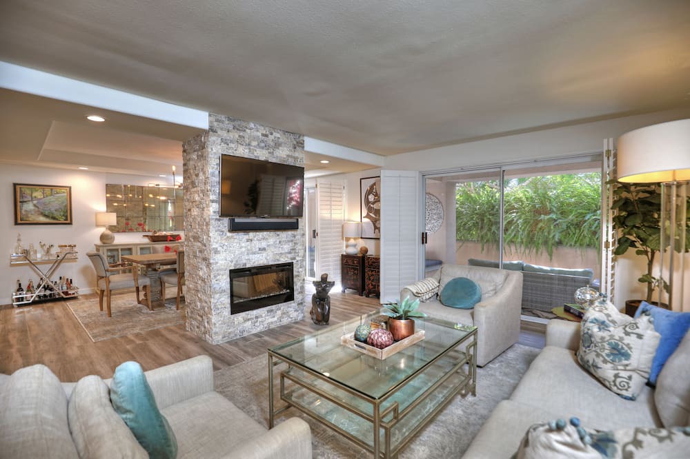 Photo of Livingroom in East Beach