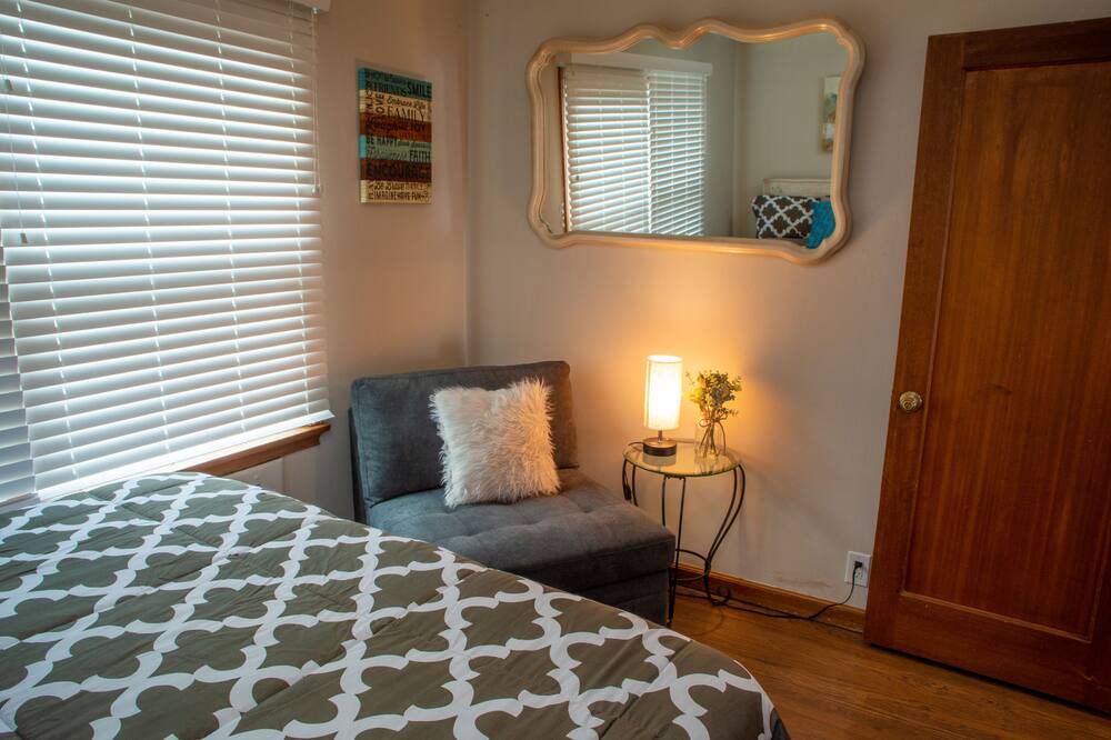 Photo of Bedroom in Alki