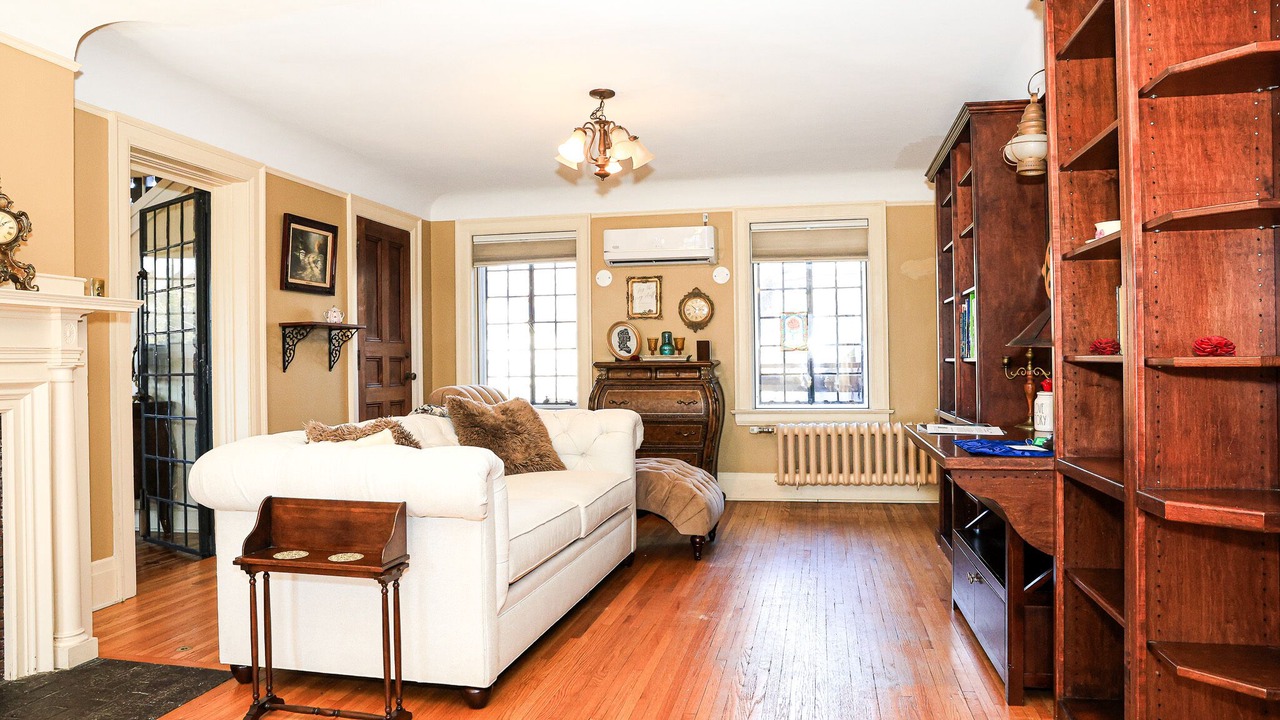 Photo of Livingroom in Burns Park