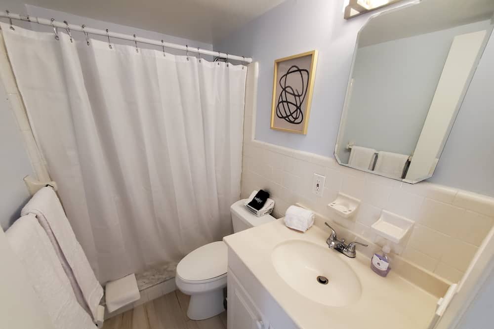 Photo of Bathroom in Cocoa Isles