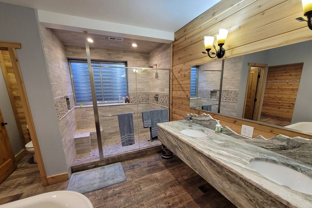 Photo of Bathroom in Perry Park