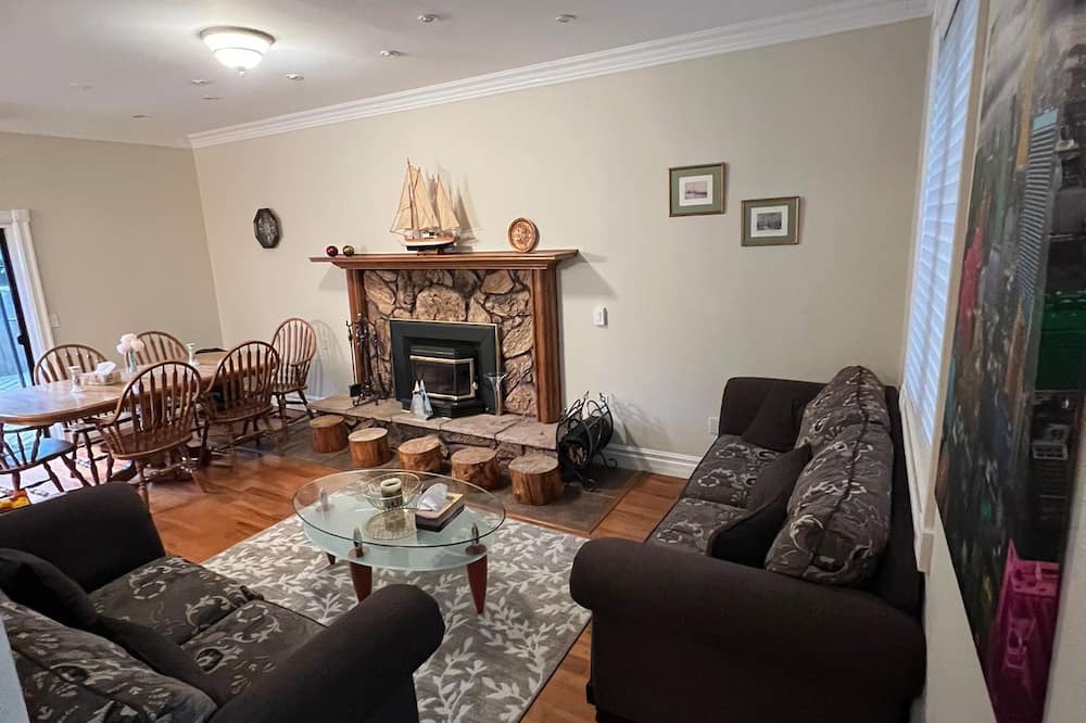 Photo of Livingroom in York Regional Municipality