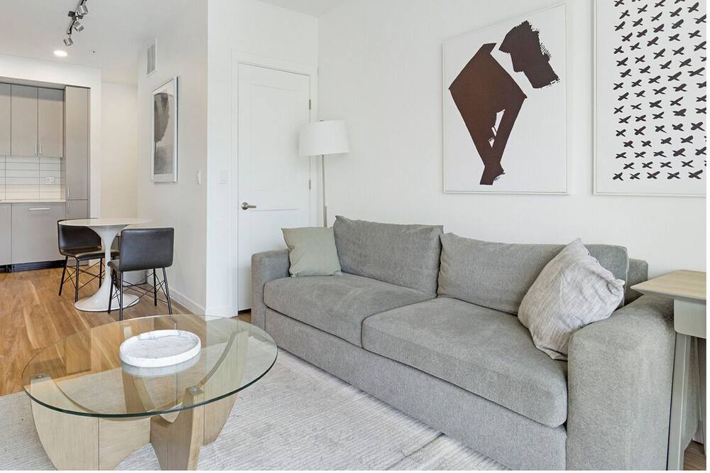 Photo of Livingroom in Midway