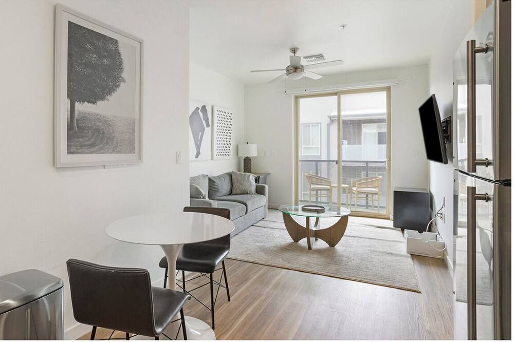 Photo of Livingroom in Midway