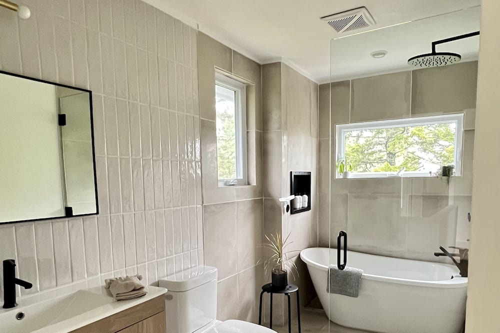 Photo of Bathroom in Boutiliers Point