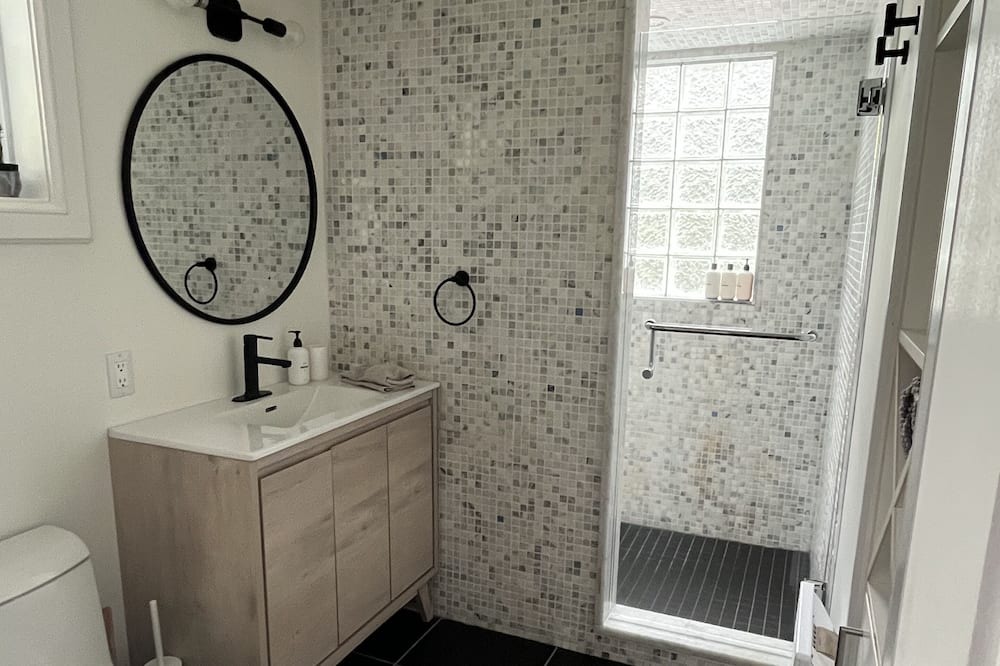 Photo of Bathroom in Boutiliers Point
