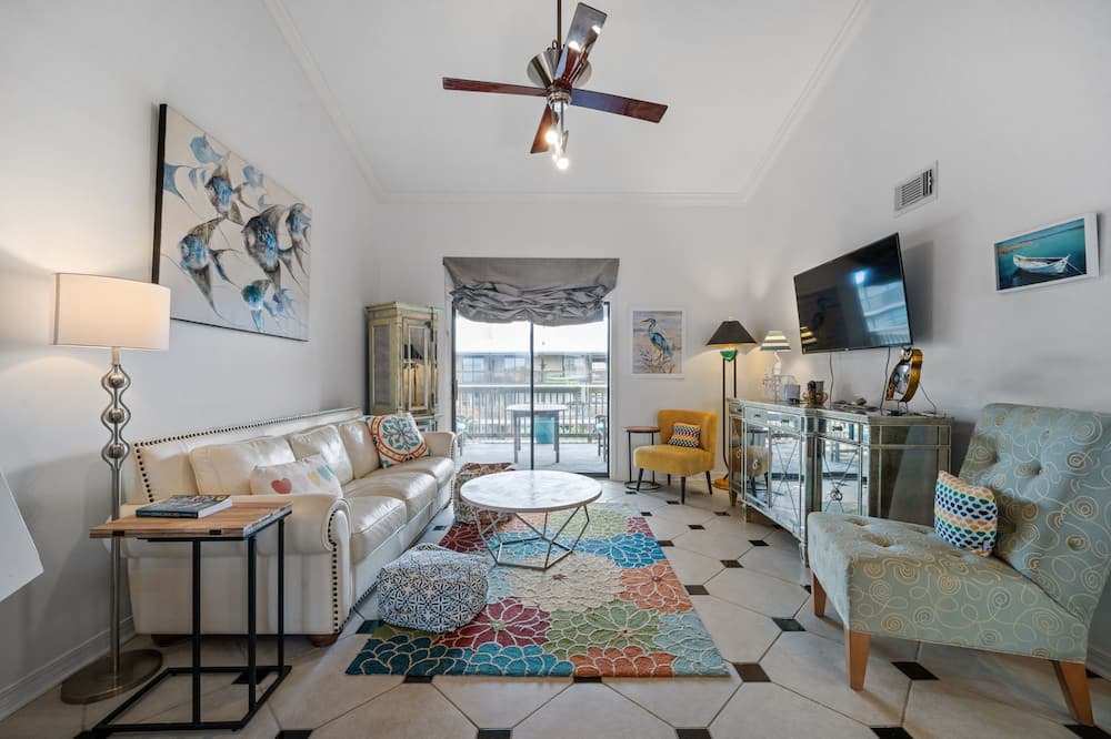 Photo of Livingroom in Orange Beach East