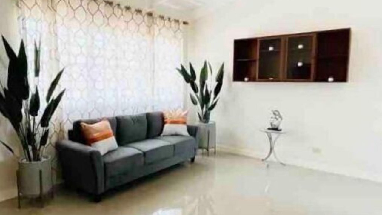 Photo of Livingroom in Estate Mount Pleasant West