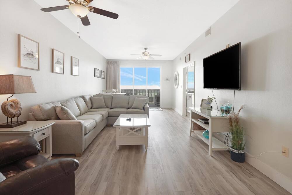 Photo of Livingroom in Fort Morgan Pines
