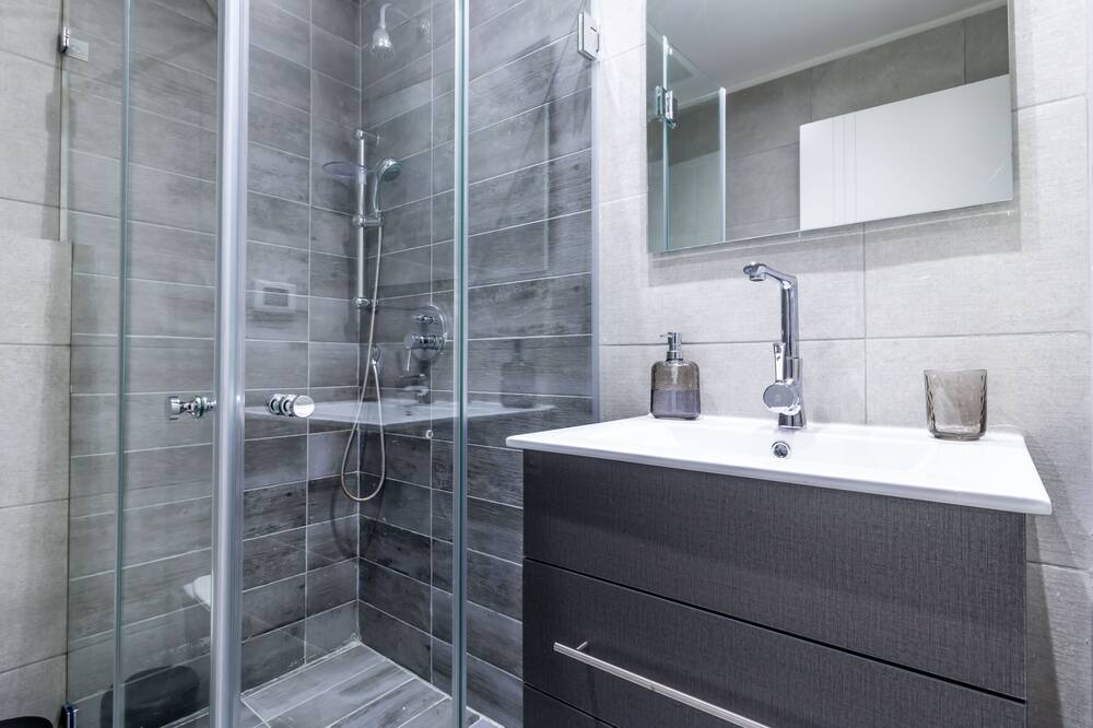 Photo of Bathroom in Nachlaot