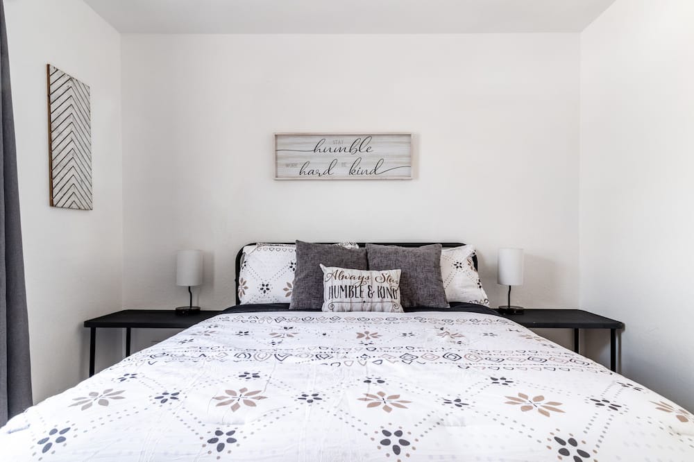 Photo of Bedroom in Lake Elsinore