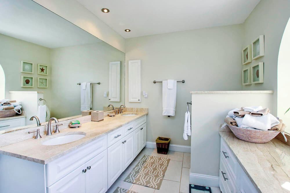 Photo of Bathroom in The Dunes