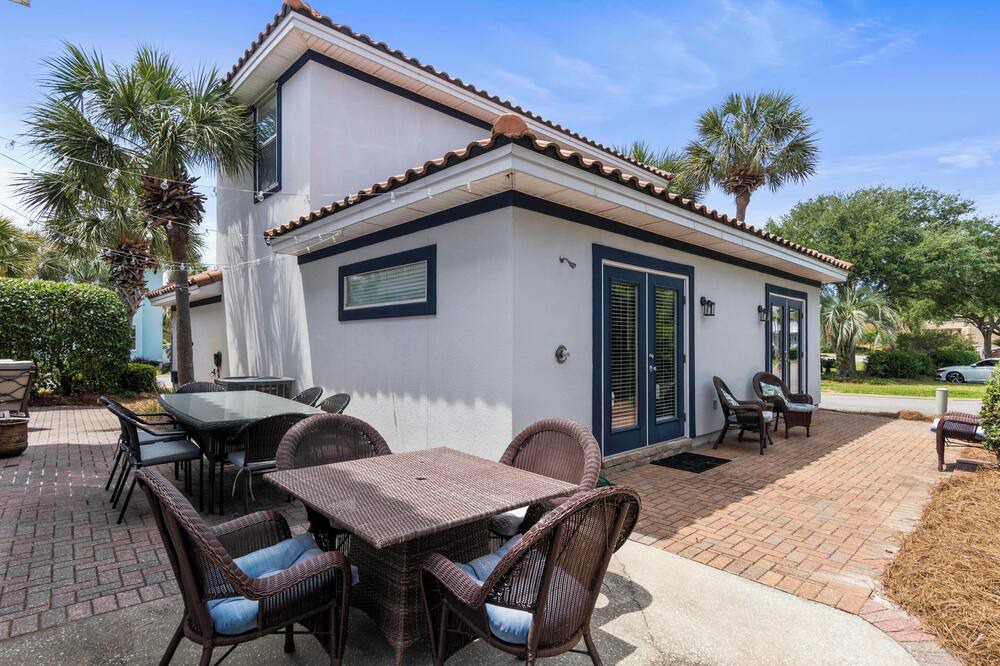 Photo of Outdoor in Emerald Waters Village