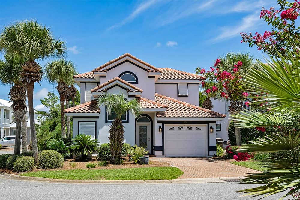 Photo of Outdoor in Emerald Waters Village