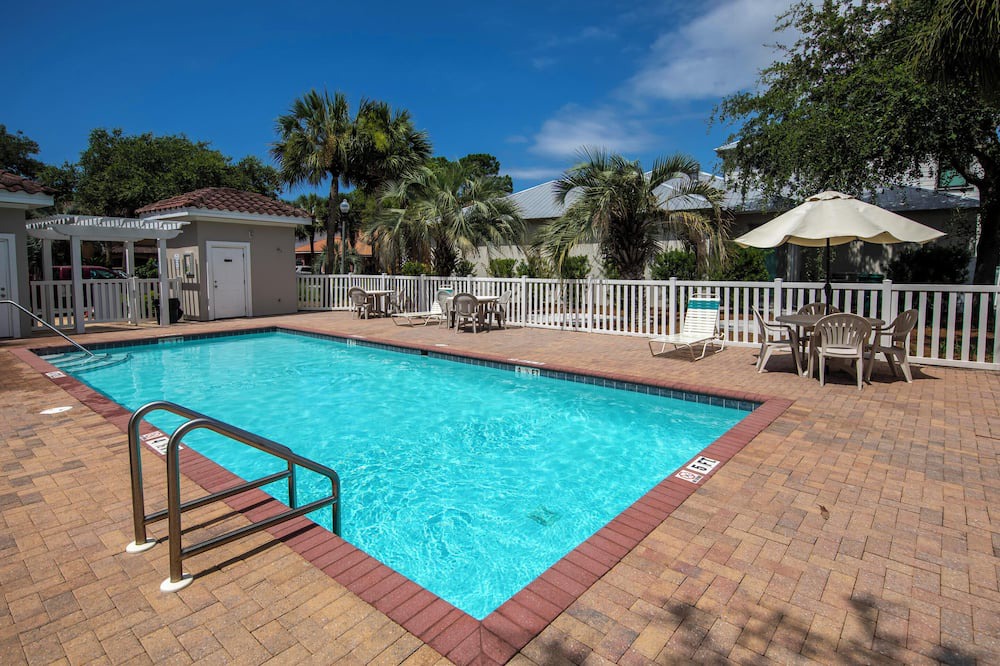Photo of Outdoor in Emerald Waters Village