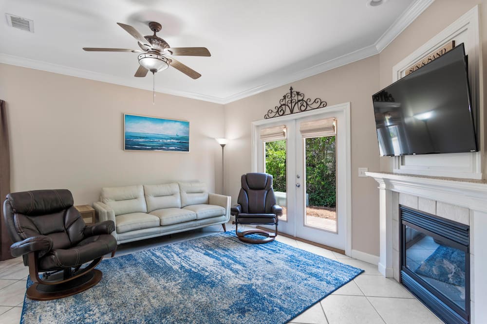 Photo of Livingroom in Emerald Waters Village