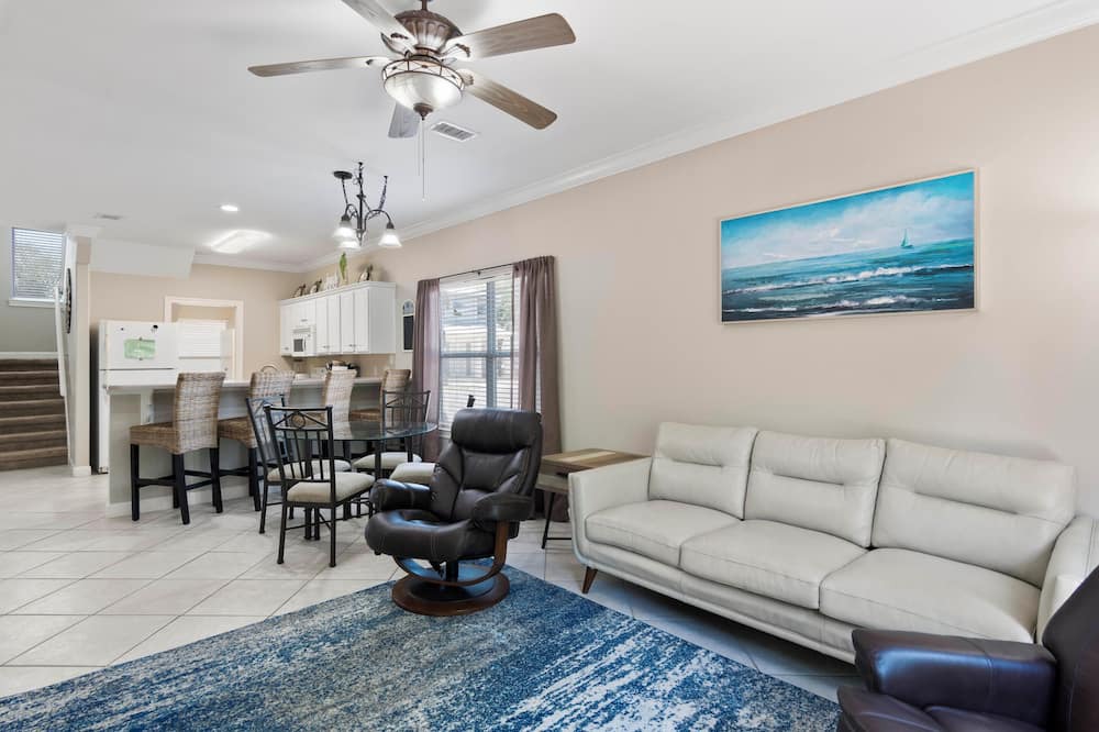 Photo of Livingroom in Emerald Waters Village