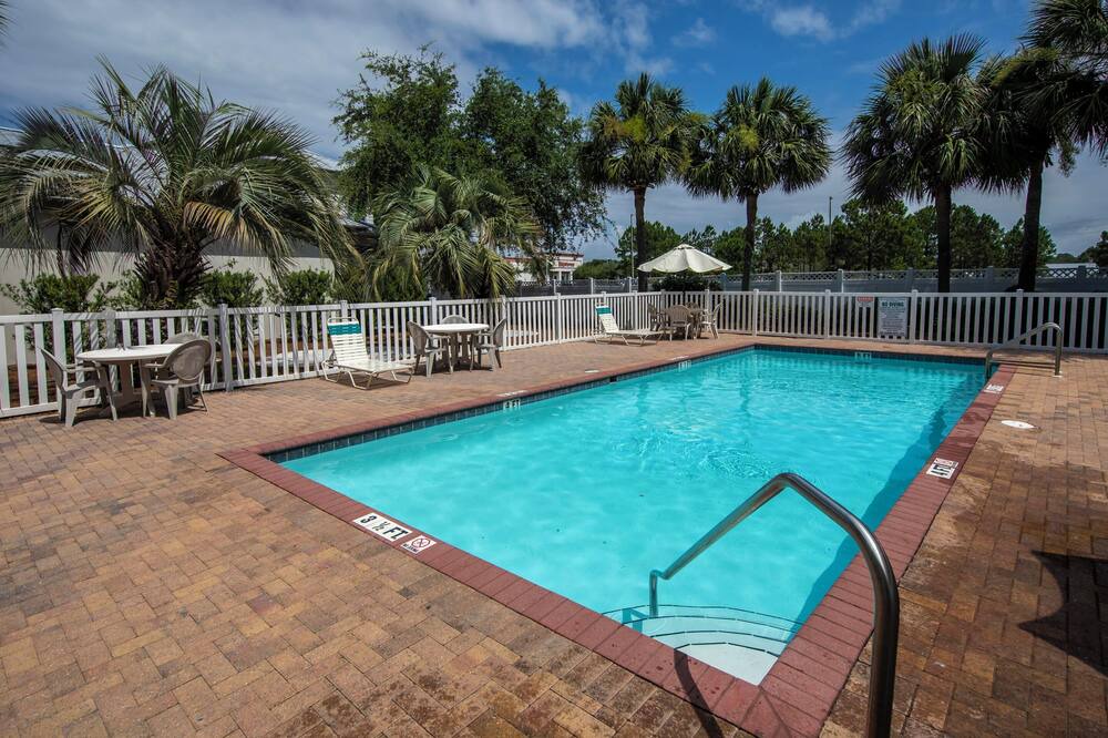 Photo of Outdoor in Emerald Waters Village