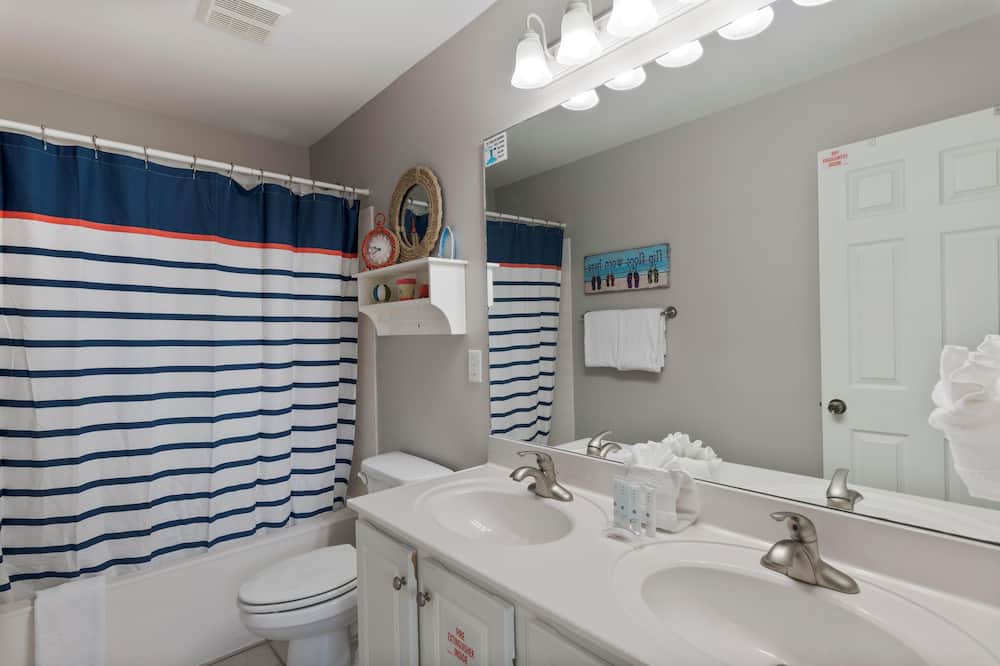 Photo of Bathroom in Emerald Waters Village