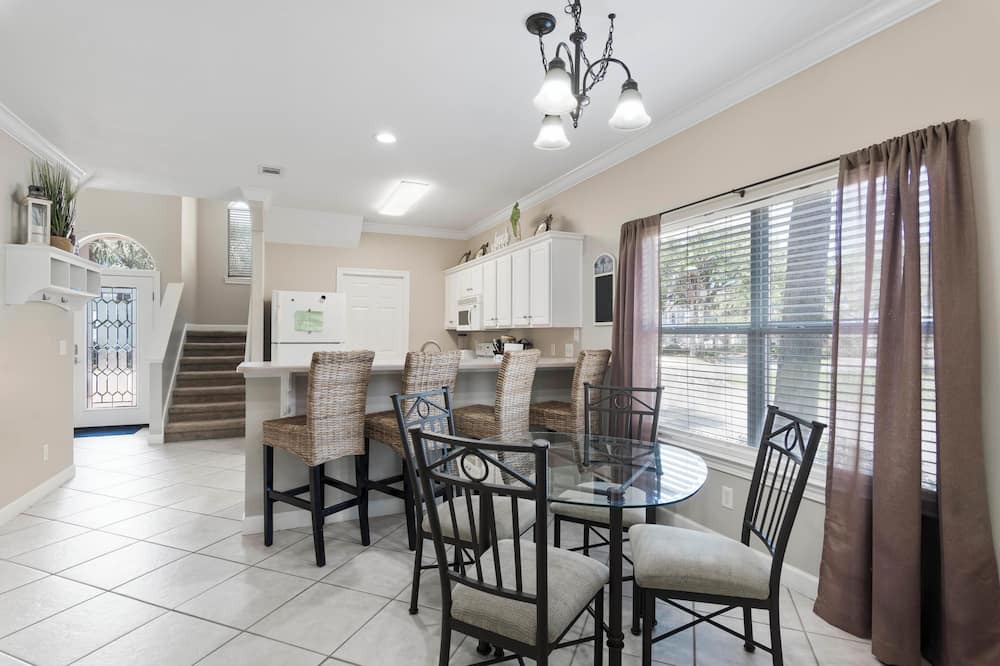 Photo of Livingroom in Emerald Waters Village