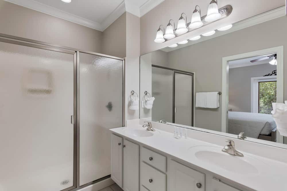Photo of Bathroom in Emerald Waters Village