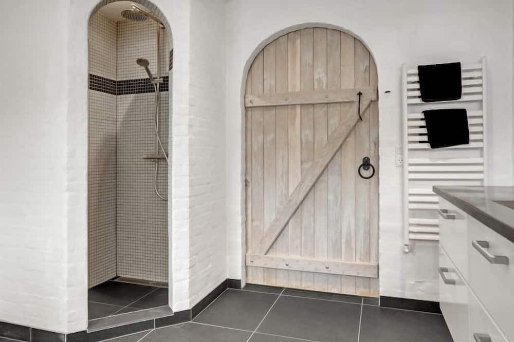 Photo of Bathroom in Rodding