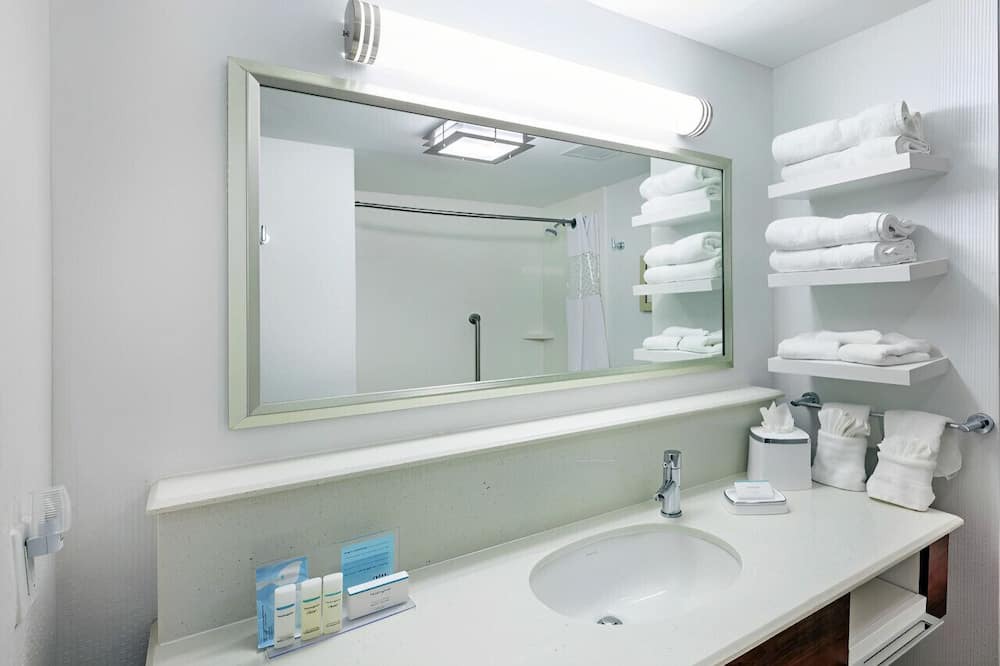 Photo of Bathroom in Greater Greenspoint