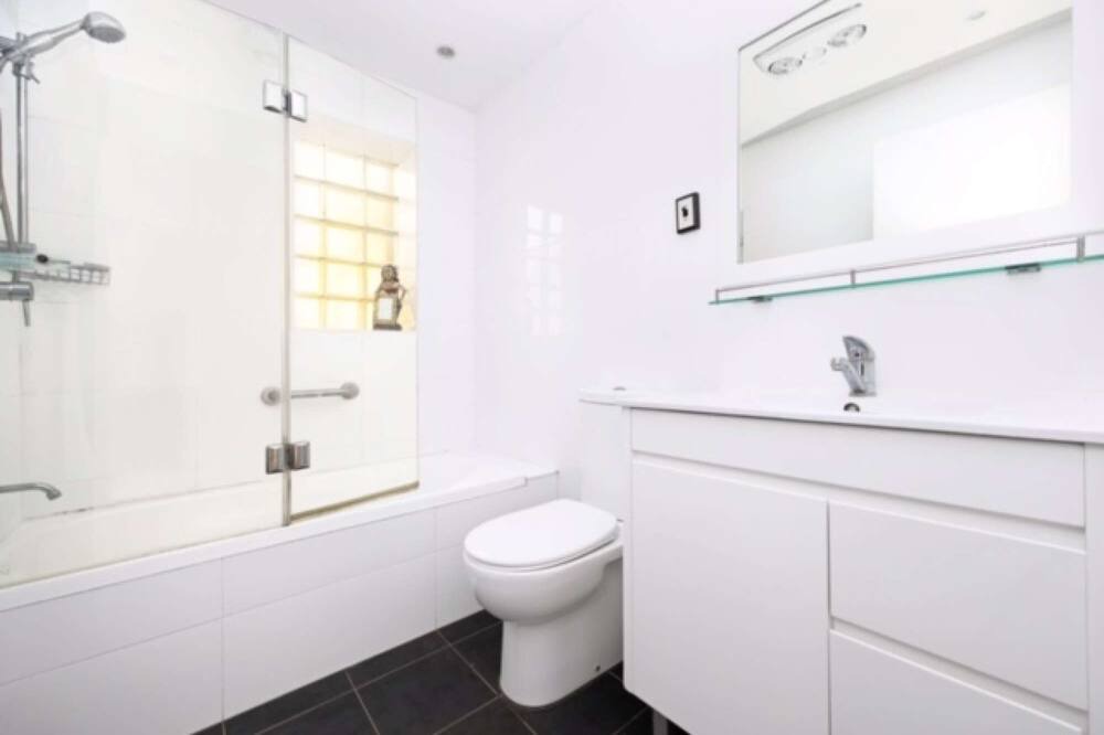 Photo of Bathroom in Clovelly