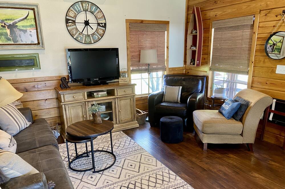 Photo of Livingroom in Proctor