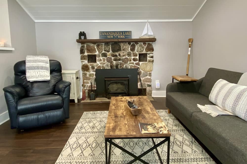 Photo of Livingroom in Rushville